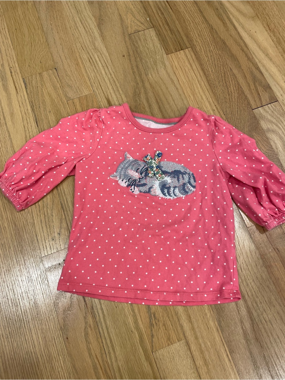 Mini Boden kitten pindot tee